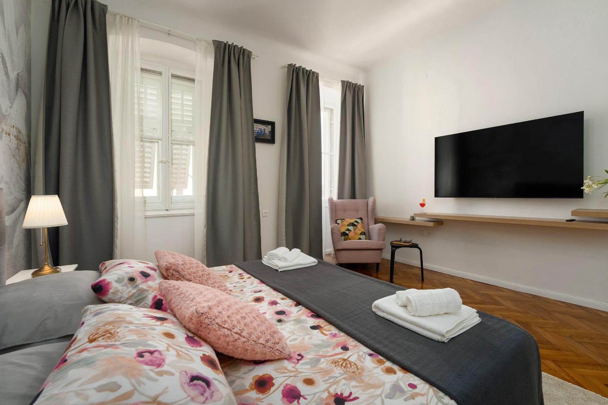 Romeo And Juliet Apartment With Balcony And Sea View Porec Exterior photo