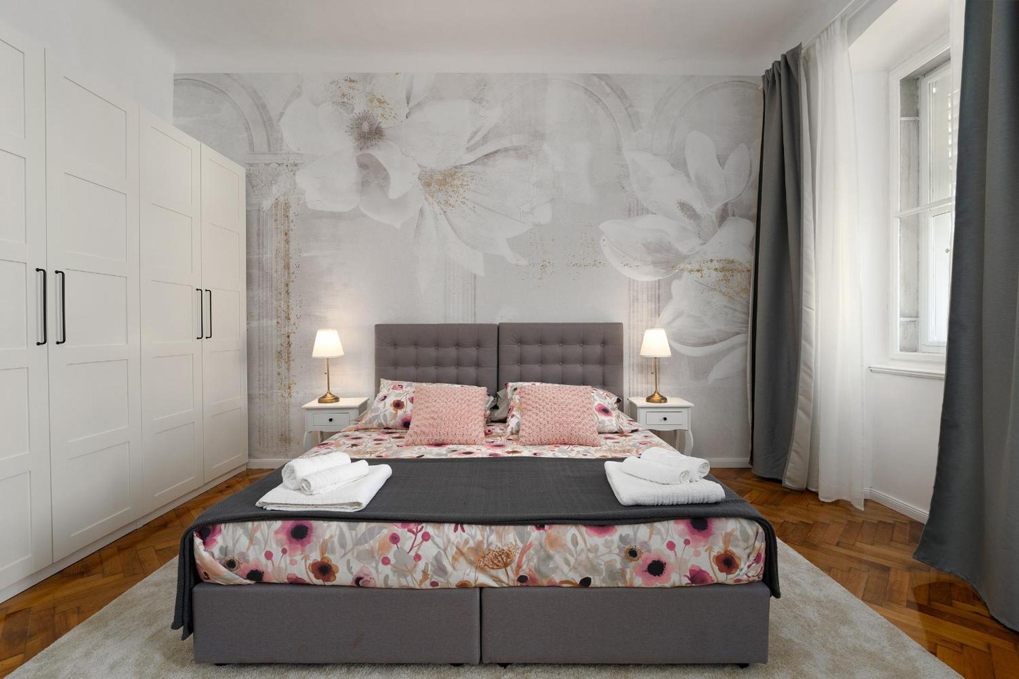 Romeo And Juliet Apartment With Balcony And Sea View Porec Exterior photo